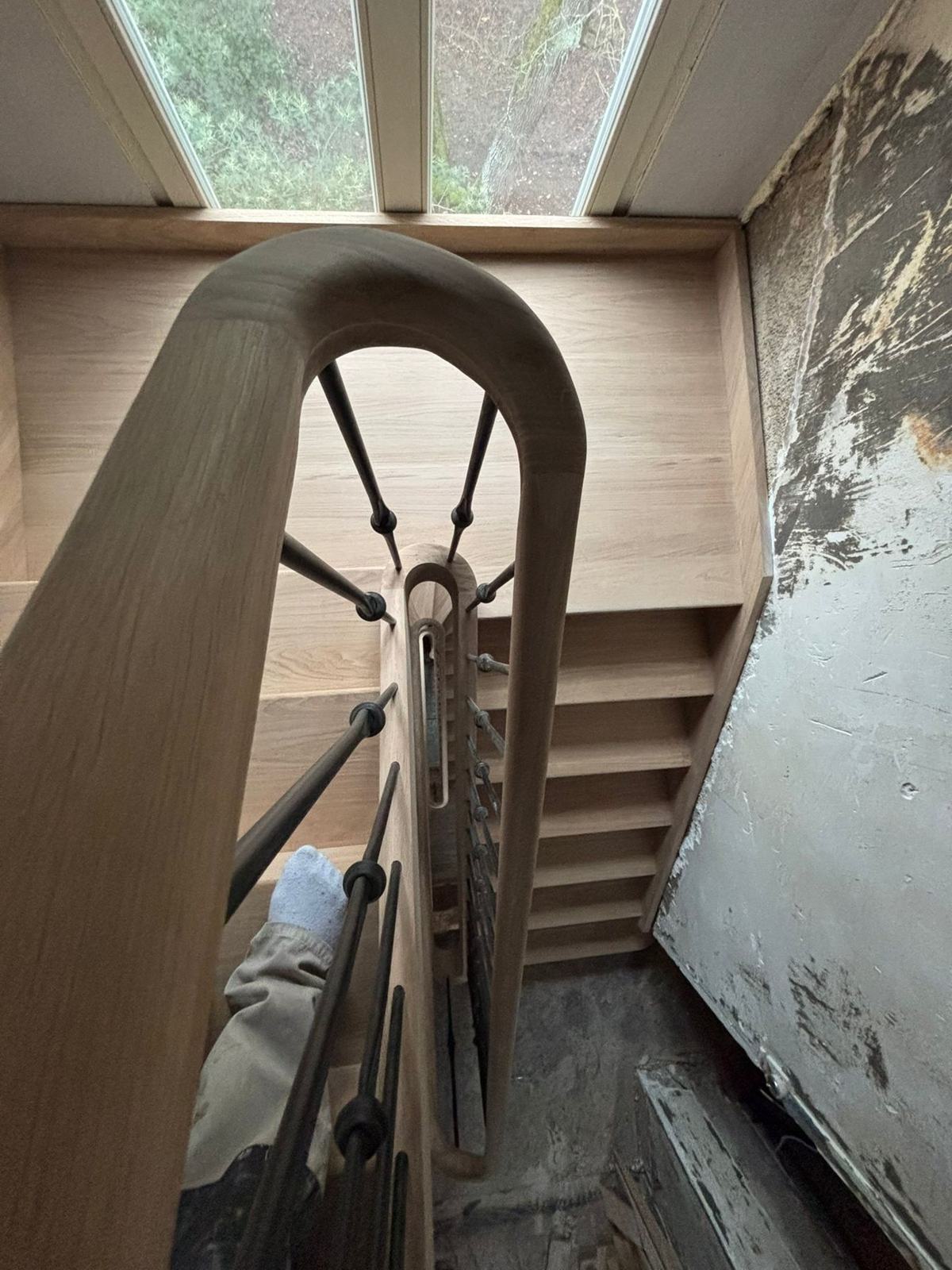 Le même escalier posé dans une maison ancienne